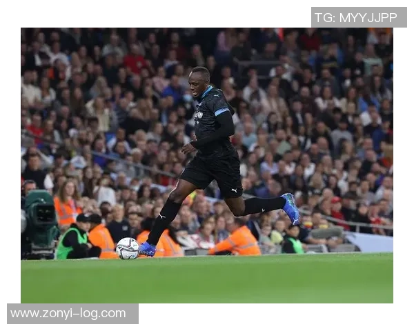 足球巨星突遭跟腱断裂伤情引发职业生涯未来广泛关注